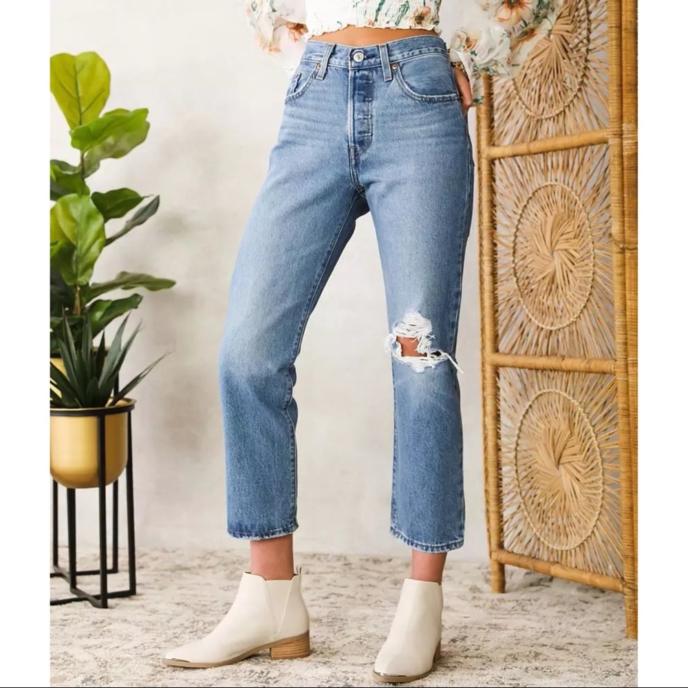 Levi’s Premium 501 Original Cropped Distressed Jeans in Athens Slide NEW